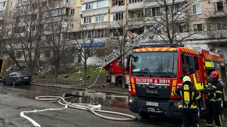 Обстрел многоэтажки в Киеве — местная жительница чудом спаслась - 285x160