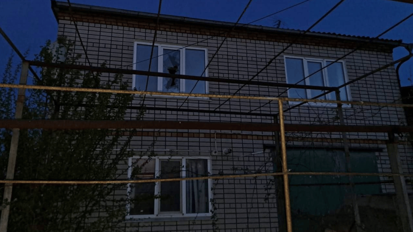 Россияне обстреляли Никопольский район артиллерией — тысяча людей остались без света