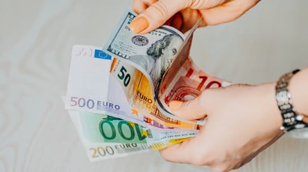 Невдалий вибір — які купюри долара та євро не слід накопичувати - 285x160