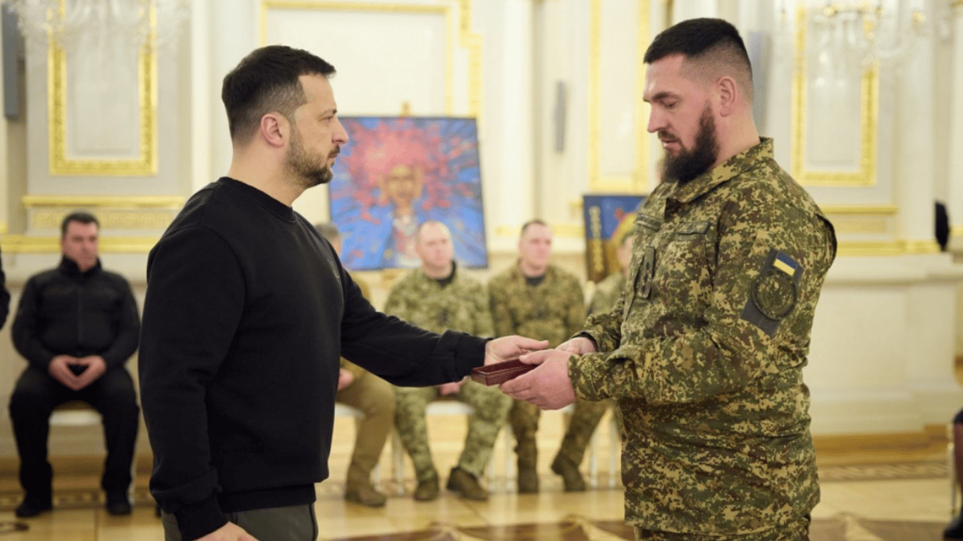 Зеленский вручил награды военным по случаю Дня добровольца