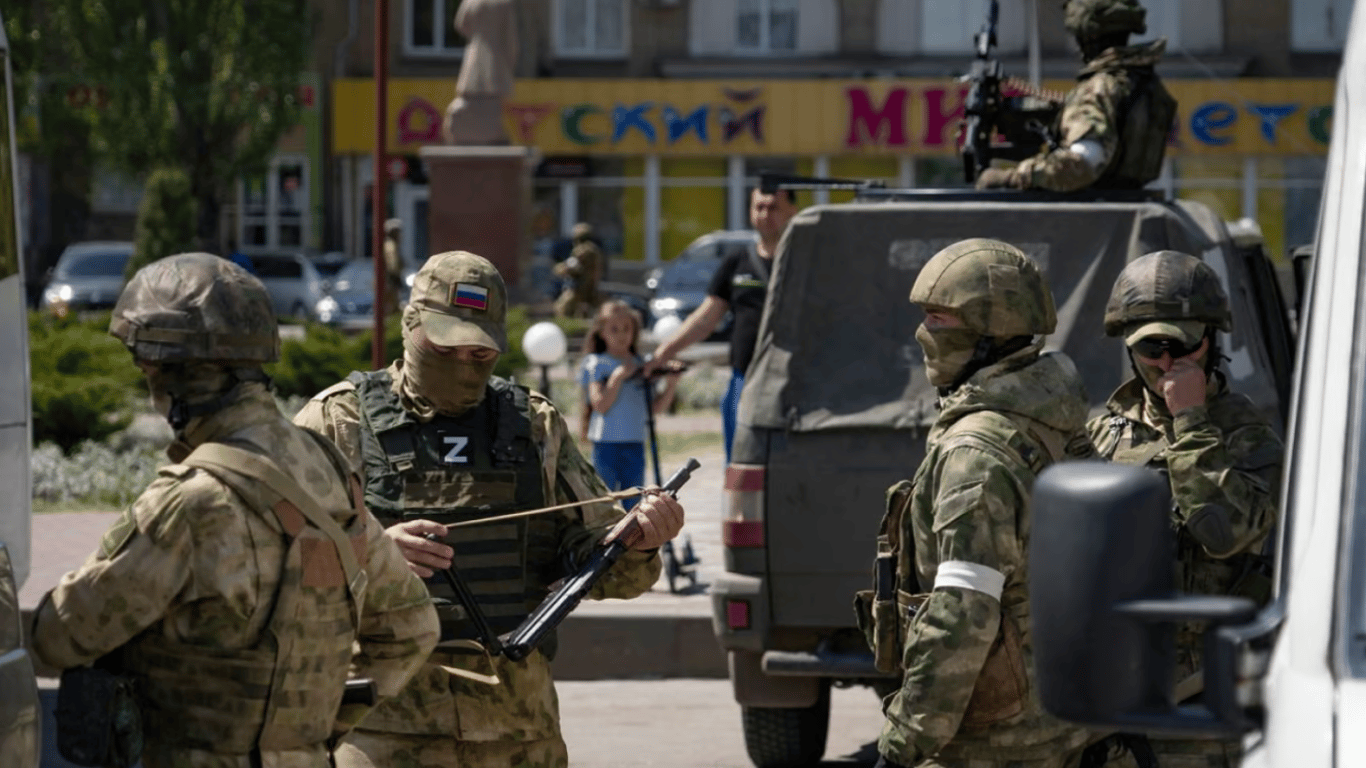 У Криму окупанти посилили тиск на місцевих: в чому причина