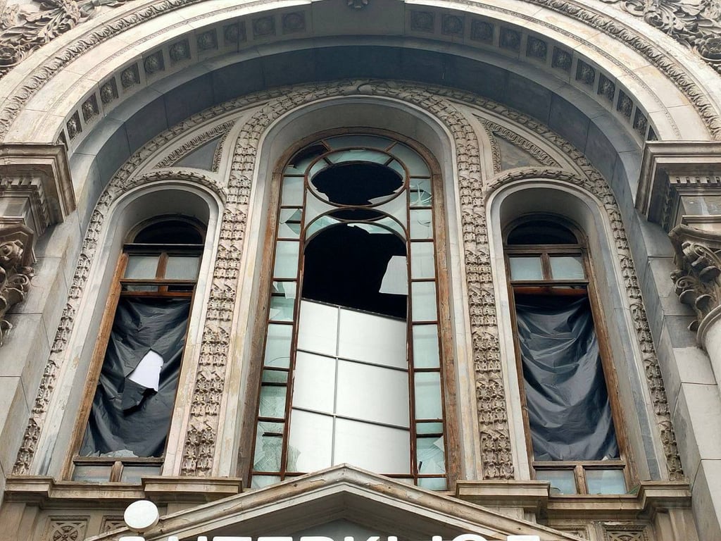 Через російську атаку на Одесу постраждала філармонія (відео) - фото 5