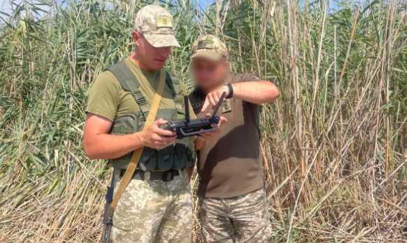 Прикордонники врятували пару з очерету на Одещині