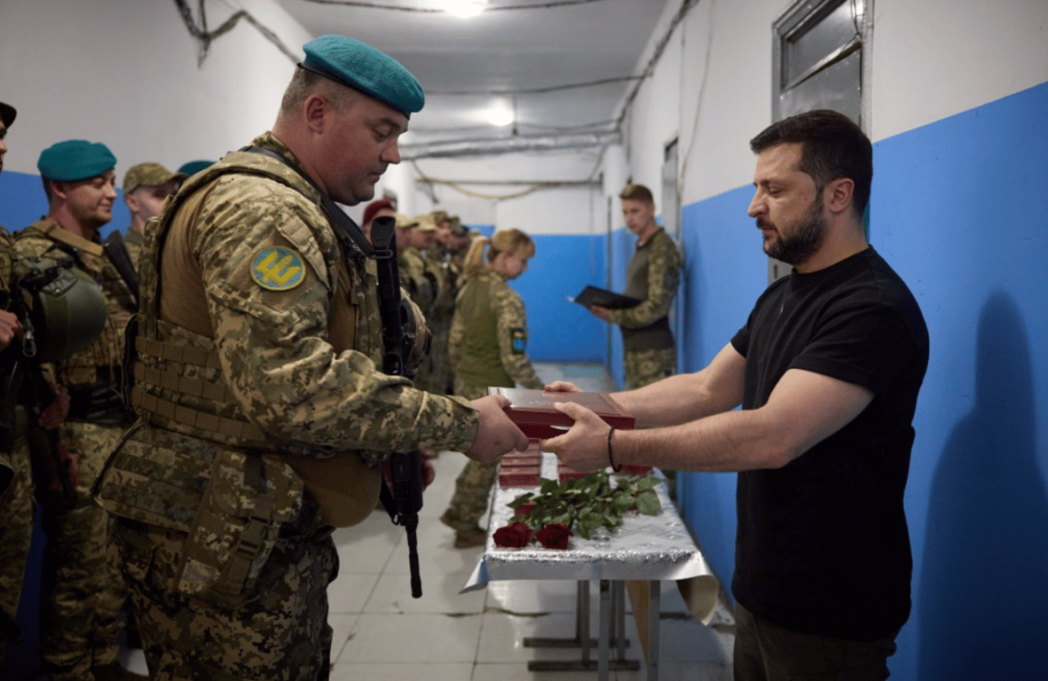 Володимир Зеленський та Віктор Сікоза. Фото: president.gov.ua