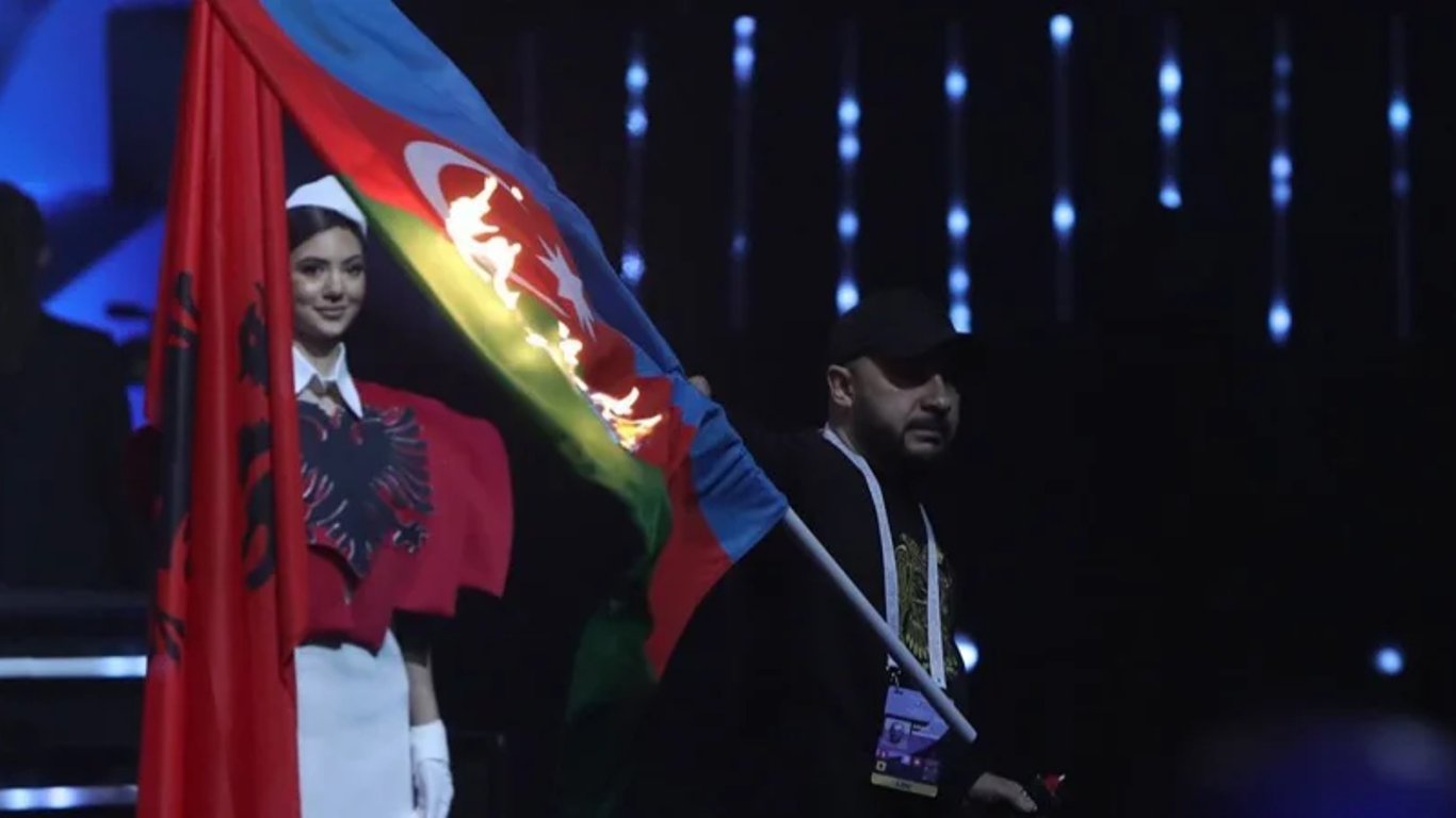 Международный скандал – флаг Азербайджана сожгли на Евро по тяжелой атлетике