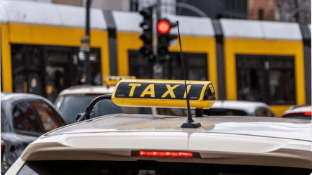 В Житомире пассажирка оконфузилась из-за жалобы на водителя такси — в чем дело - 285x160