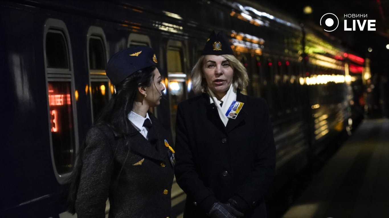 Укрзализныця добавила вагоны на популярные направления во время зимних праздников