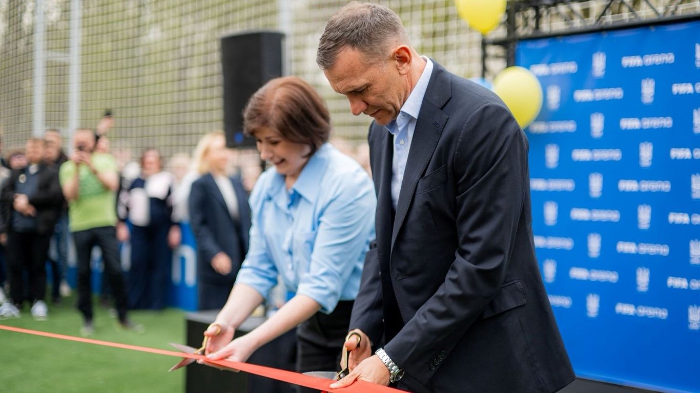 Шевченко відкрив у Львові поле для юних футболістів