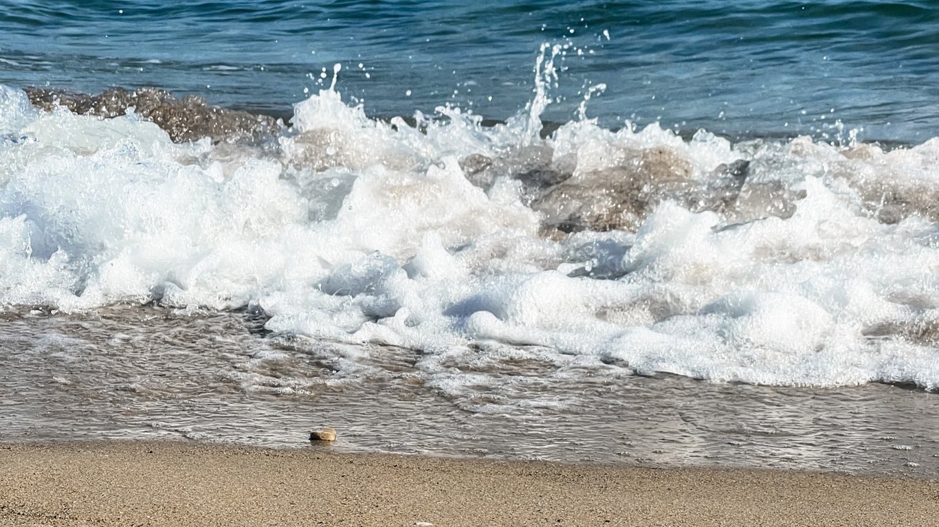 Хвилі на морі