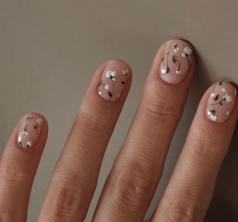 Properly thought out composition in manicure