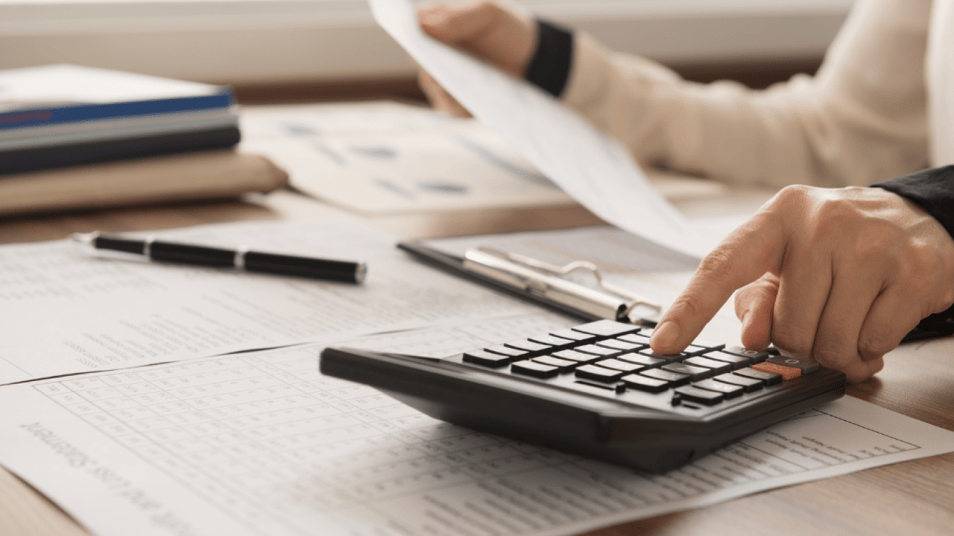 Бухгалтеры нужны "Азову" — сколько предлагают заработать на вакансии
