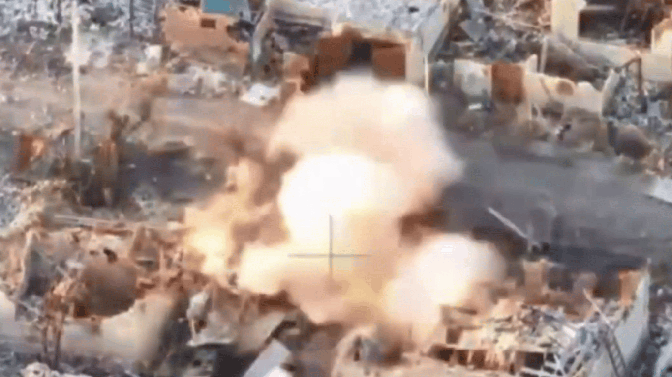 Бійці 28-ї бригади майстерно знищили укриття окупантів FPV-дроном — відео