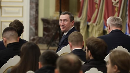 В НАБУ відповіли, чи виїхав з України міністр Олексій Чернишов - 285x160