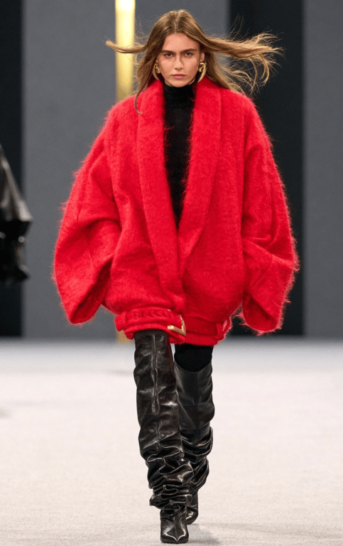 Куртка, що акцентує уваги на фігурі