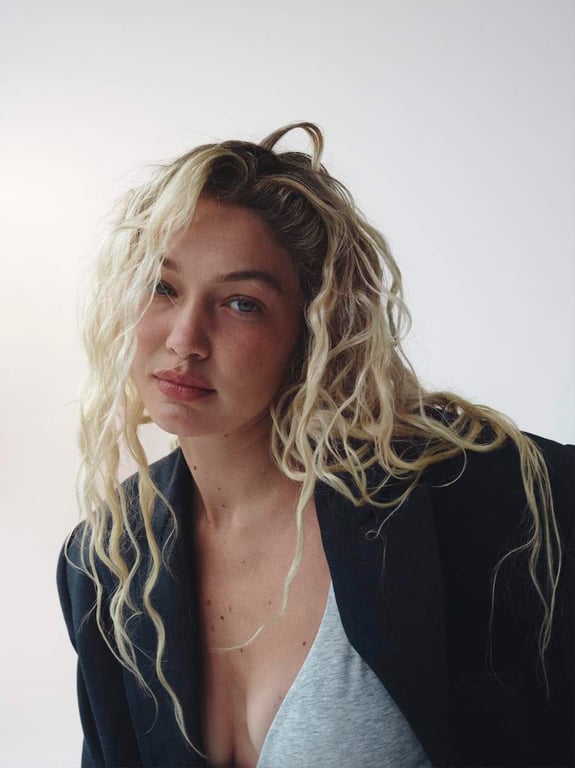 Супермодель Джіджі Хадід похизувалася підтягнутим пресом у модном глянці - фото 5