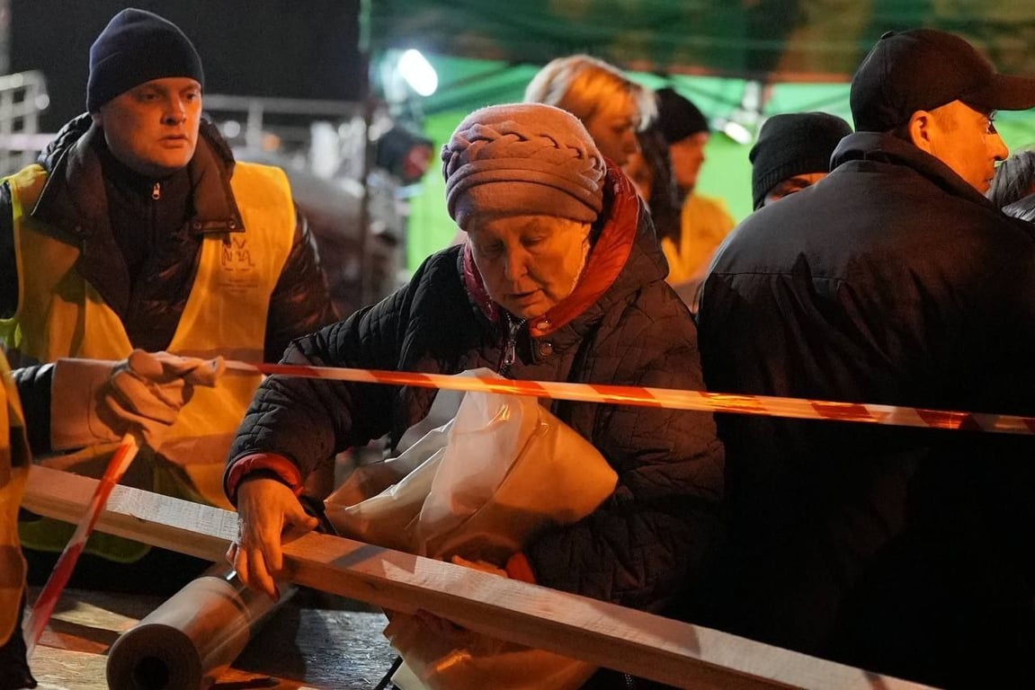 Людям дают помощь в результате российской атаки на Кривой Рог