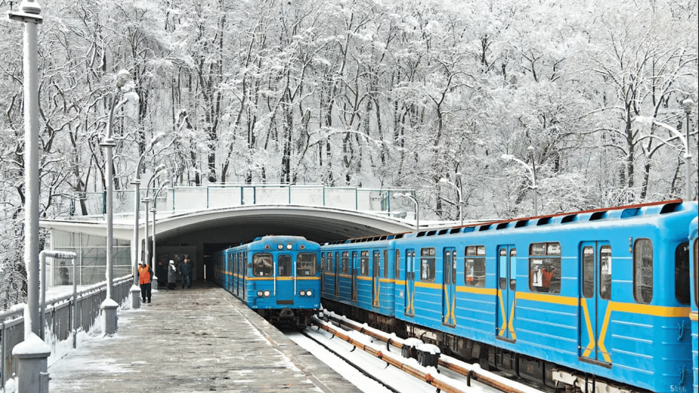 Метро у Києві — чому під час тривог не відкривають наземні станції