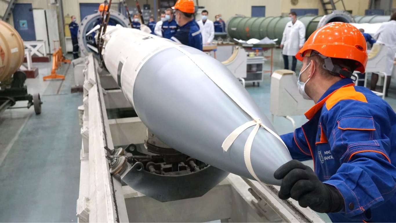 Несмотря на санкции, Россия производит больше ракет, чем до войны, — NYT