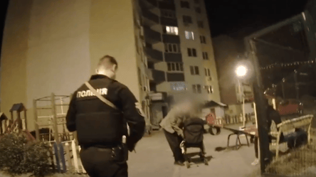 Полицейские забрали у киевлянки малыша, который голодный мерз на улице - 285x160