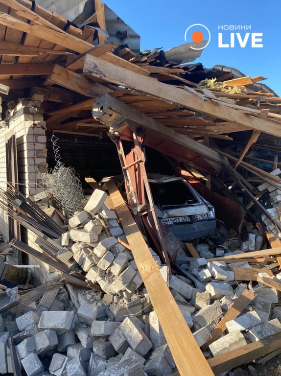 Наслідки ворожого удару. Фото: Новини.LIVE