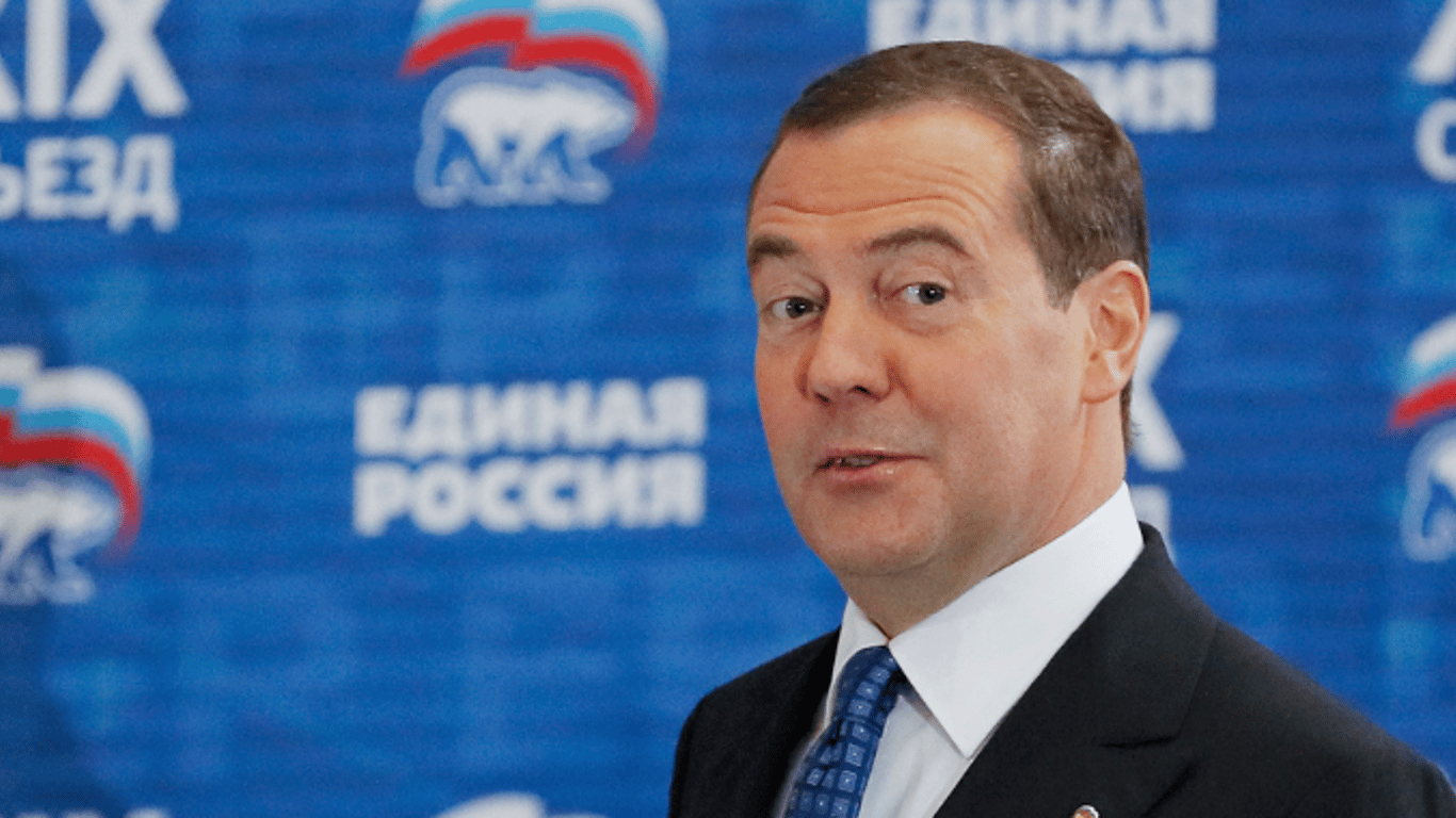 Будем бить по немецким заводам: Медведев рассмешил очередным маразмом