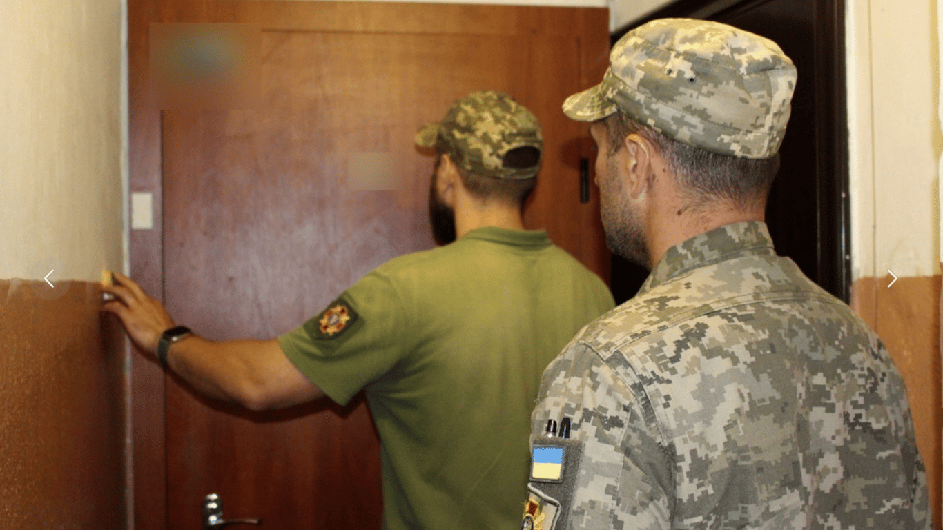 В Украине продолжают вручать повестки военнообязанным. В частности, по-новому их вручают в Запорожье – что известно