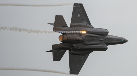 F-35 fighter jet crashes in Alaska — what was the cause - 285x160