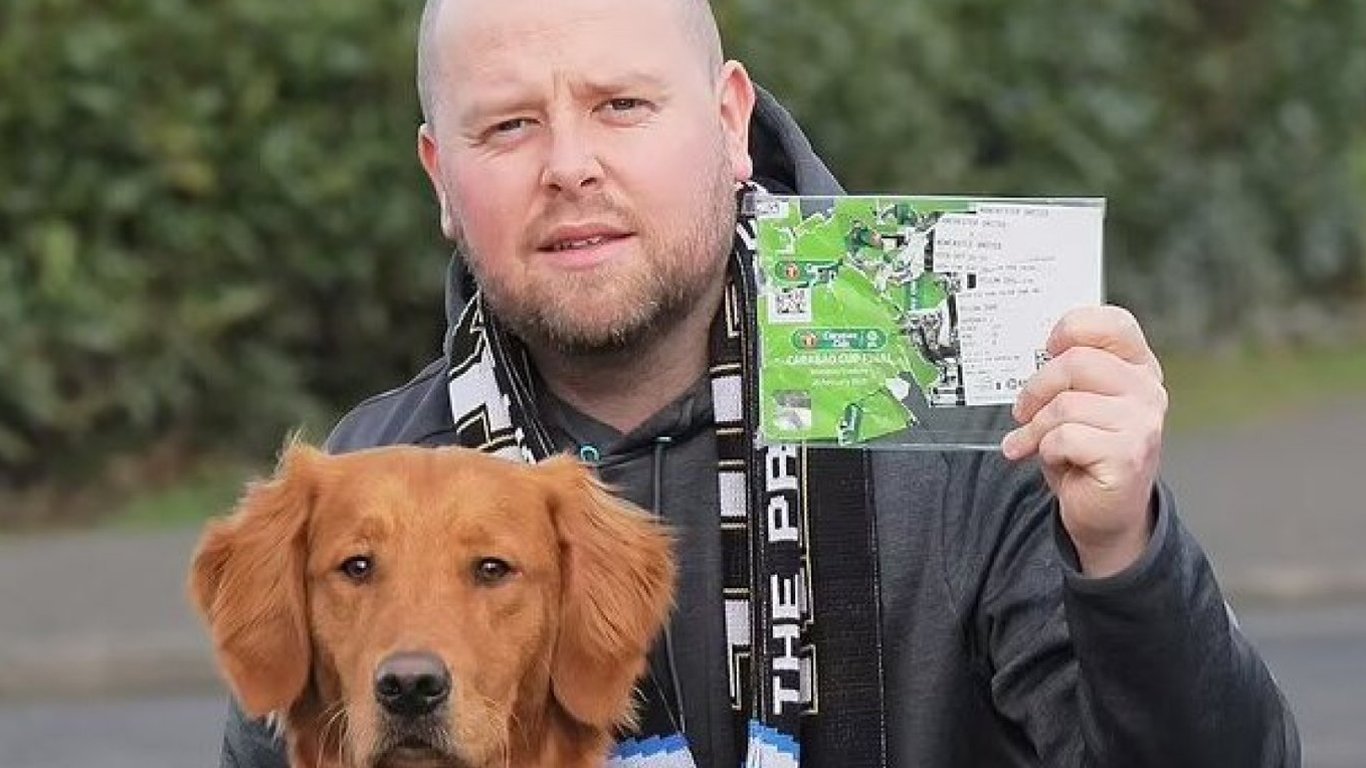 Уболівальник Ньюкасла продає собаку, який з'їв квитки на матч