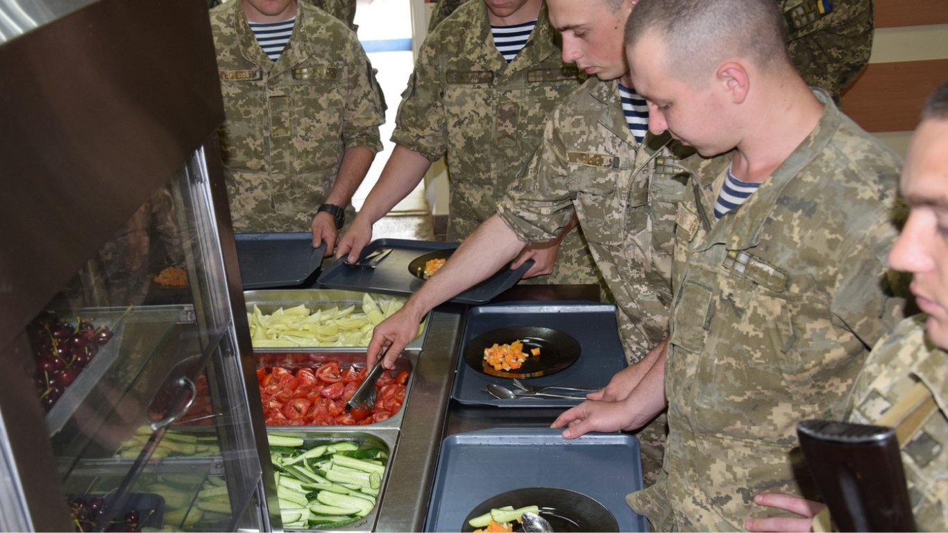 Продукти для армії — Міноборони закуповує продукти за завищеними цінами