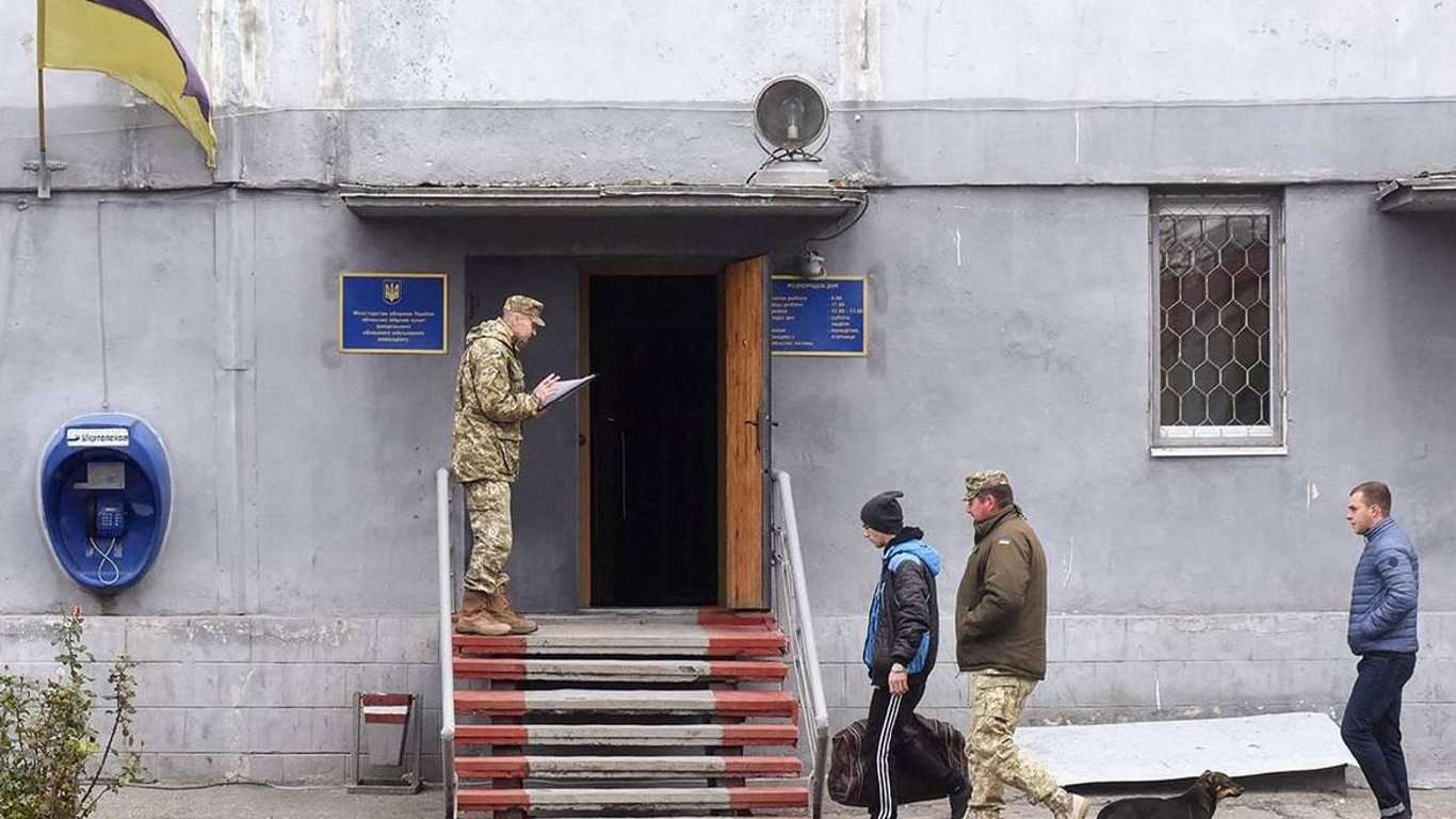 Чи повинні внутрішньо переміщені  особи реєструватися у ВК — відповідь юриста