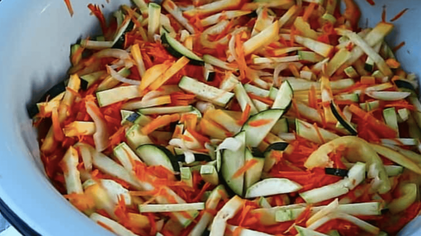 салат на зиму з кабачками