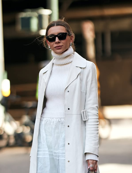 Трендові речі у відтінку cloud dancer