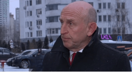 Глава Минобороны Британии посетил район Киева, атакованный РФ - 285x160