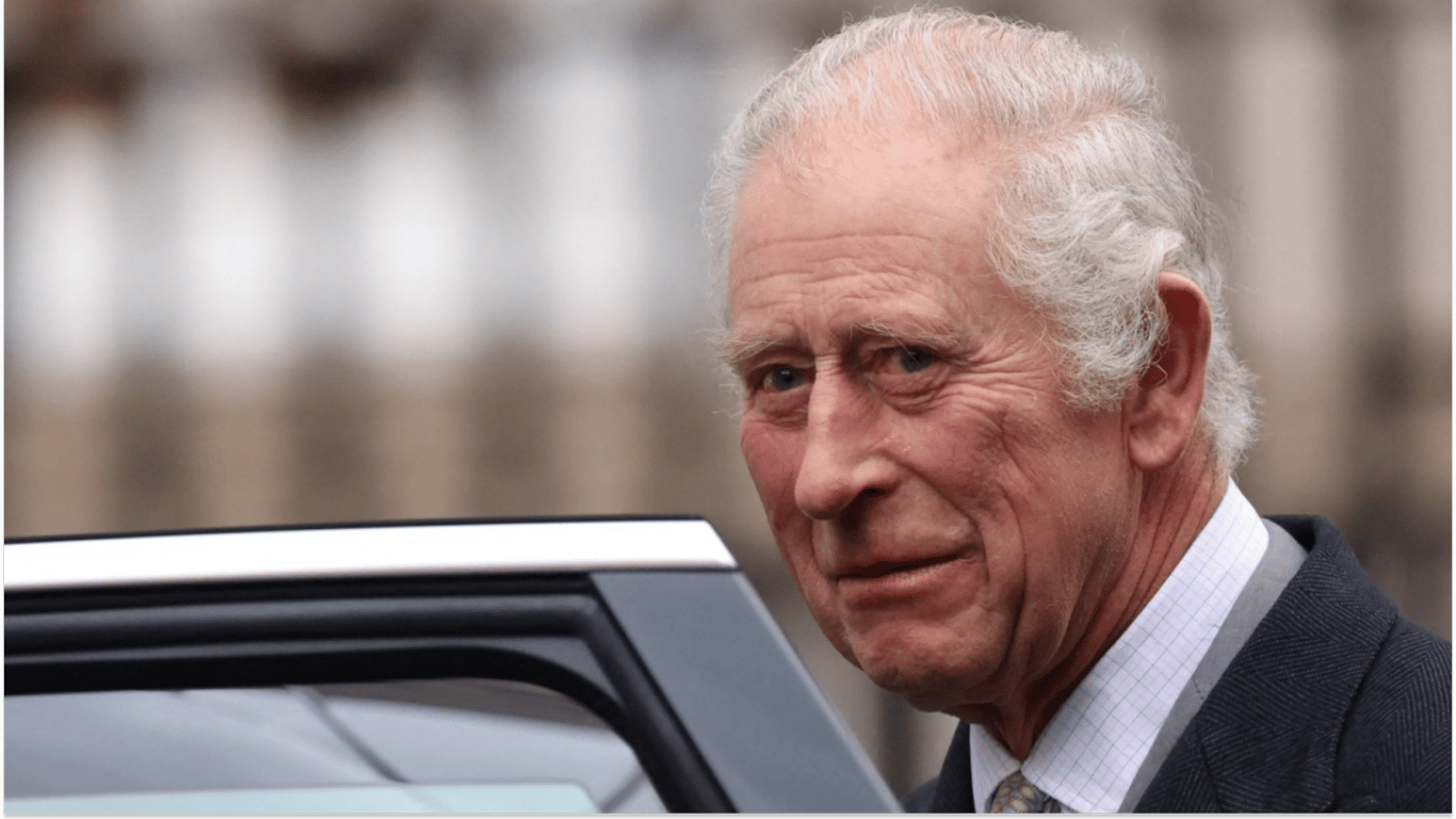 Улыбающийся король Чарльз выписался из больницы после операции