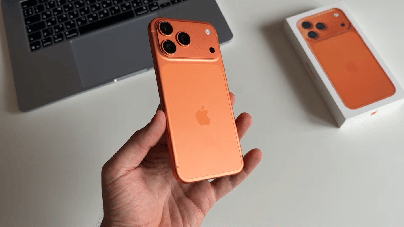 iPhone 17 Pro Cosmic Orange