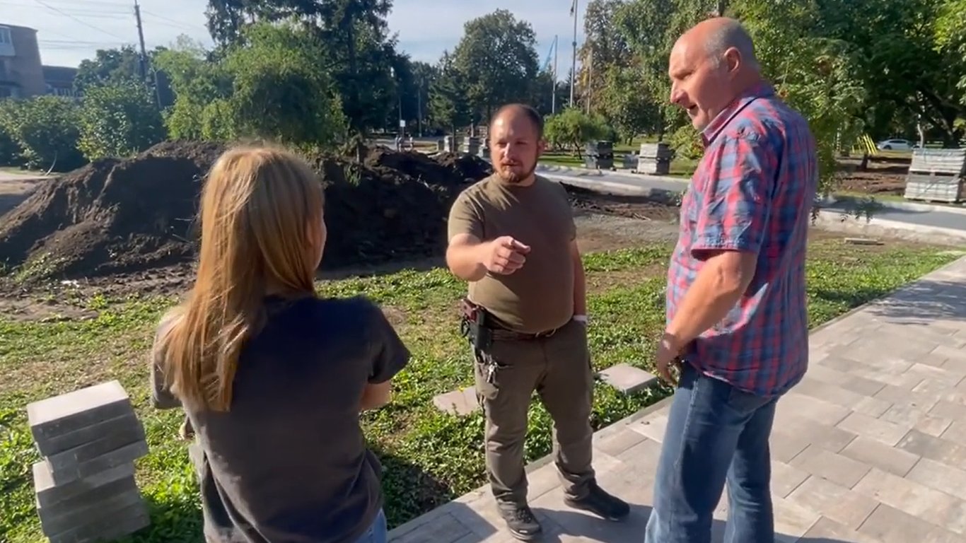 "Вызывай военкомат!": мэр Конотопа угрожал мужчине, снимавшему видео