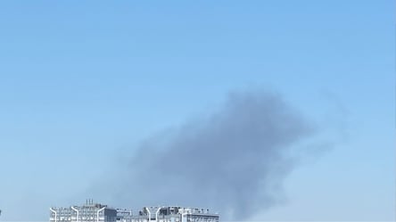 Потужні вибухи пролунали в Одесі: Росія атакує ракетами - 290x166
