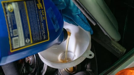 Як постійне доливання оливи вбиває двигун авто - 290x160