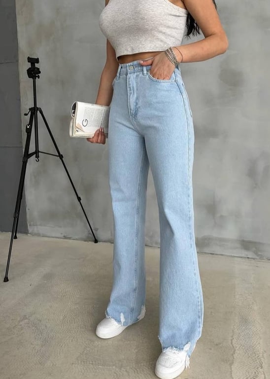 Цього сезону в тренді різні фасони джинсів