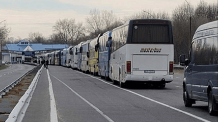 Блокада кордону України — чи є черги автобусів на КПП - 285x160