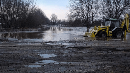 Вода уже на полях и дорогах — Одесчину постепенно затапливает - 290x166