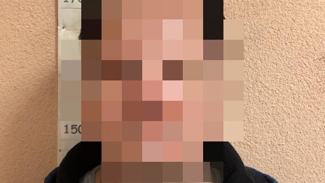 В Киеве задержали педофила, который развращал двух несовершеннолетних парней