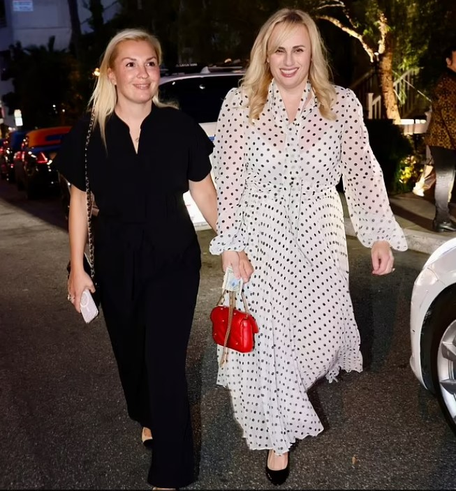 Ребел Вілсон показалася з нареченою