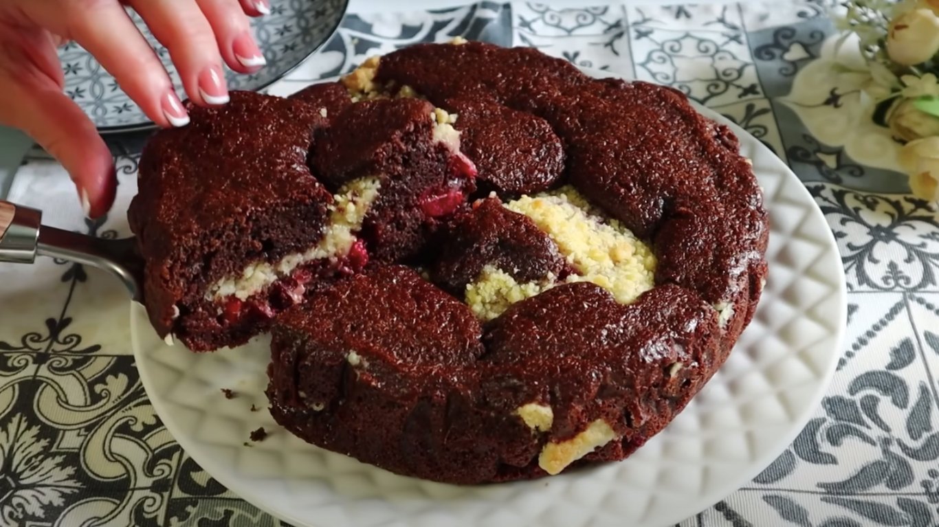 шоколадний пиріг з вишнями