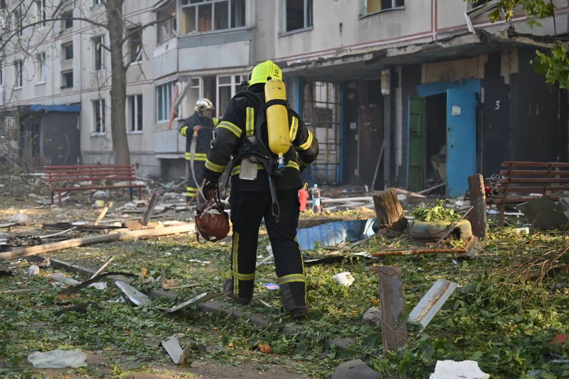 Окупанти за добу 14 разів вдарили по Харківщині — є багато поранених і загиблий - фото 6