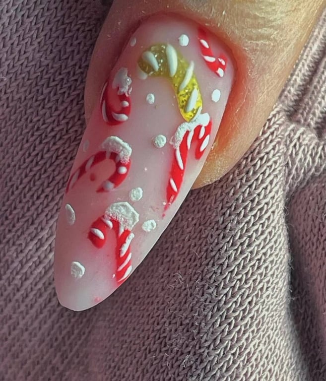 Манікюр з цим дизайном ідеальний на свята