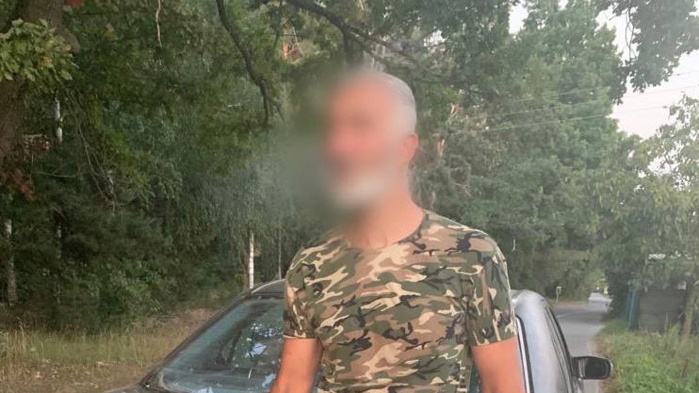 В Киевской области мужчина затащил в машину и изнасиловал 13-летнюю девочку