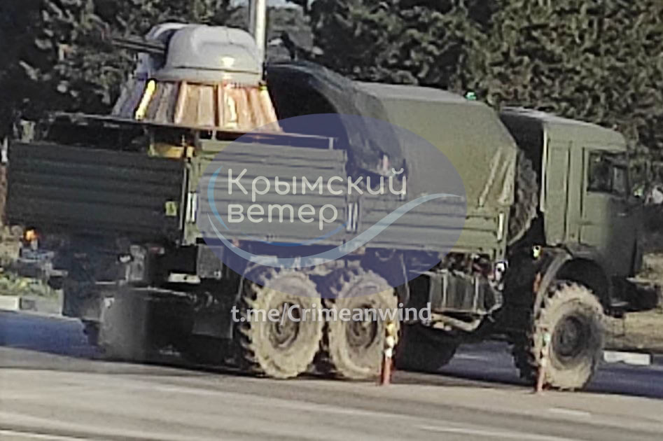 Кримчани помітили камази із корабельними кулеметами — фото - фото 1
