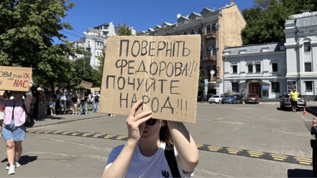У Києві сотні людей на мітингу проти відставки Федорова: фоторепортаж - 290x166