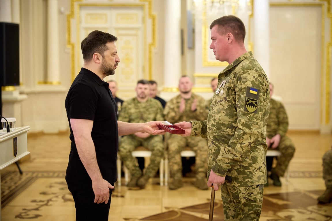 Зеленський вручив нагороди військовим та родинам полеглих воїнів у День українського добровольця